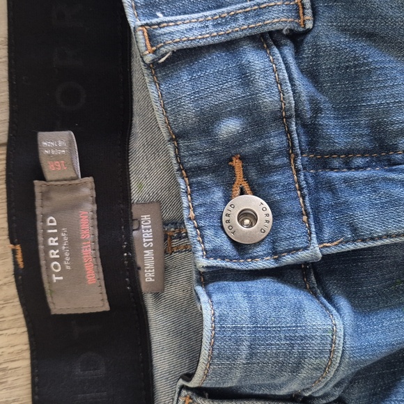 Torrid Adorable Ripped Look Design 16R - Picture 2 of 8